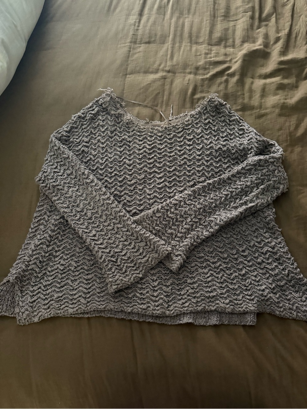 Free People Gray Wave-Textured Crewneck Sweater it’s a large!!!!